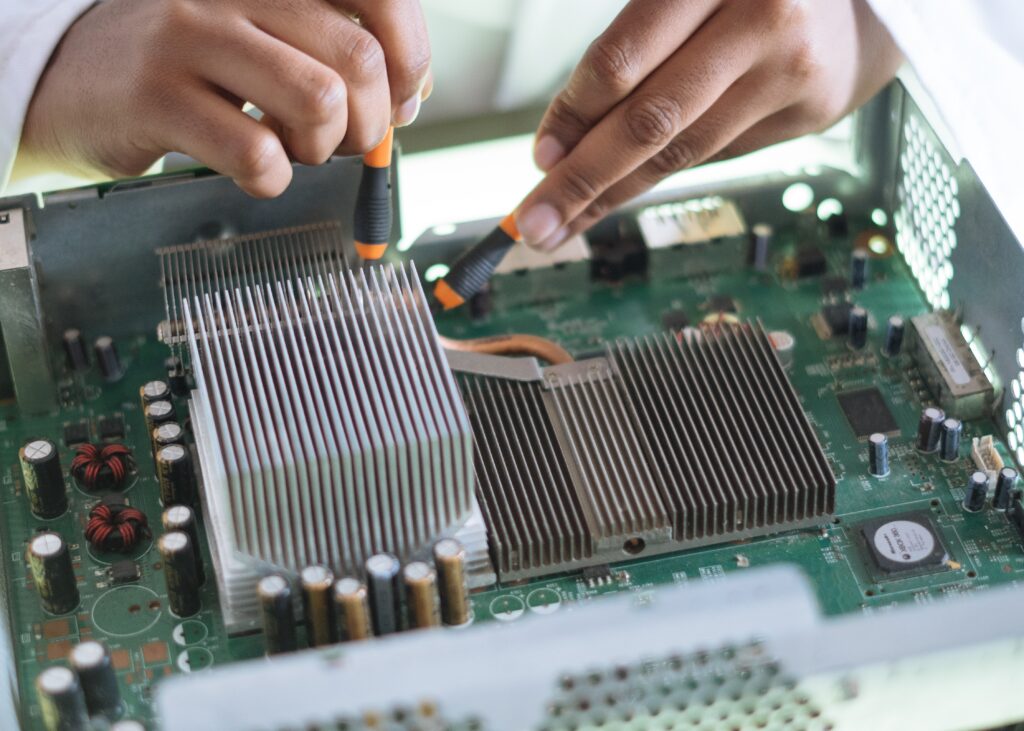 IT-apprenticeship-circuit-board-repair